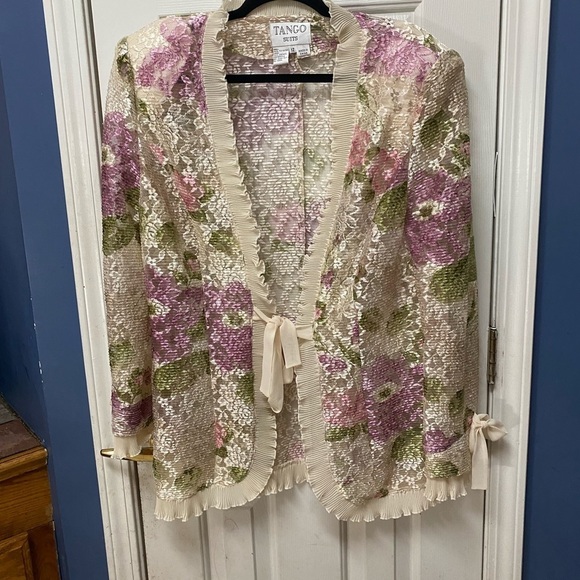 Tango Women’s 2pc Easter Jacket And Skirt Shiny Lace Floral Flutter Size 12. - Picture 2 of 11